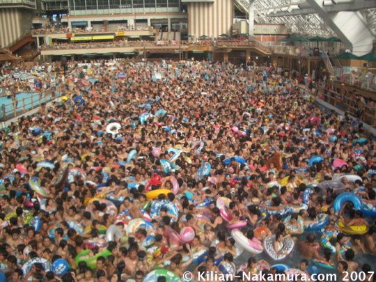 tokyo-summerland-packed-wave-pool.jpg