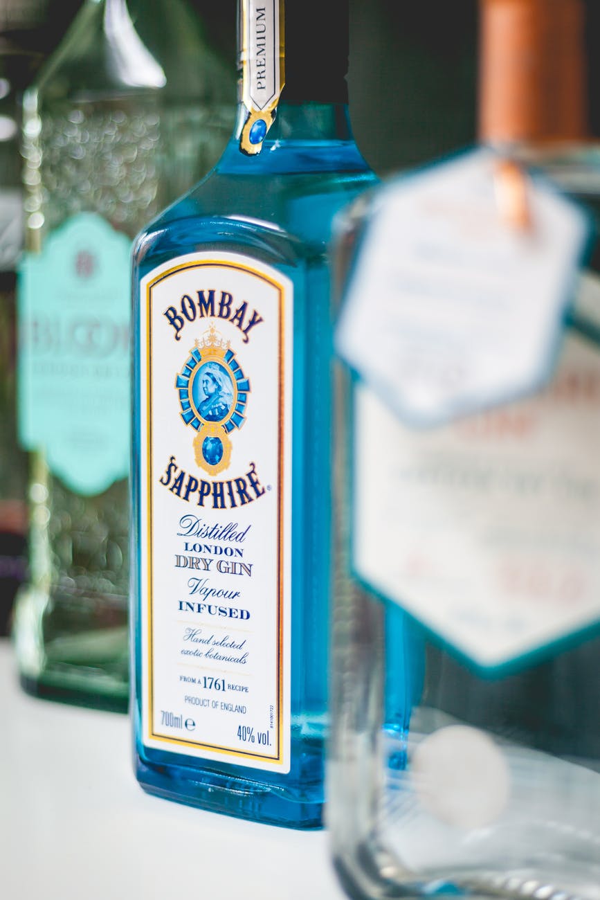 shallow focus photography of bombay sapphire dry gin bottle